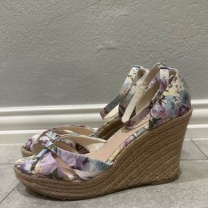 Christian Siriano Floral Wedge Sandal Size 8.5